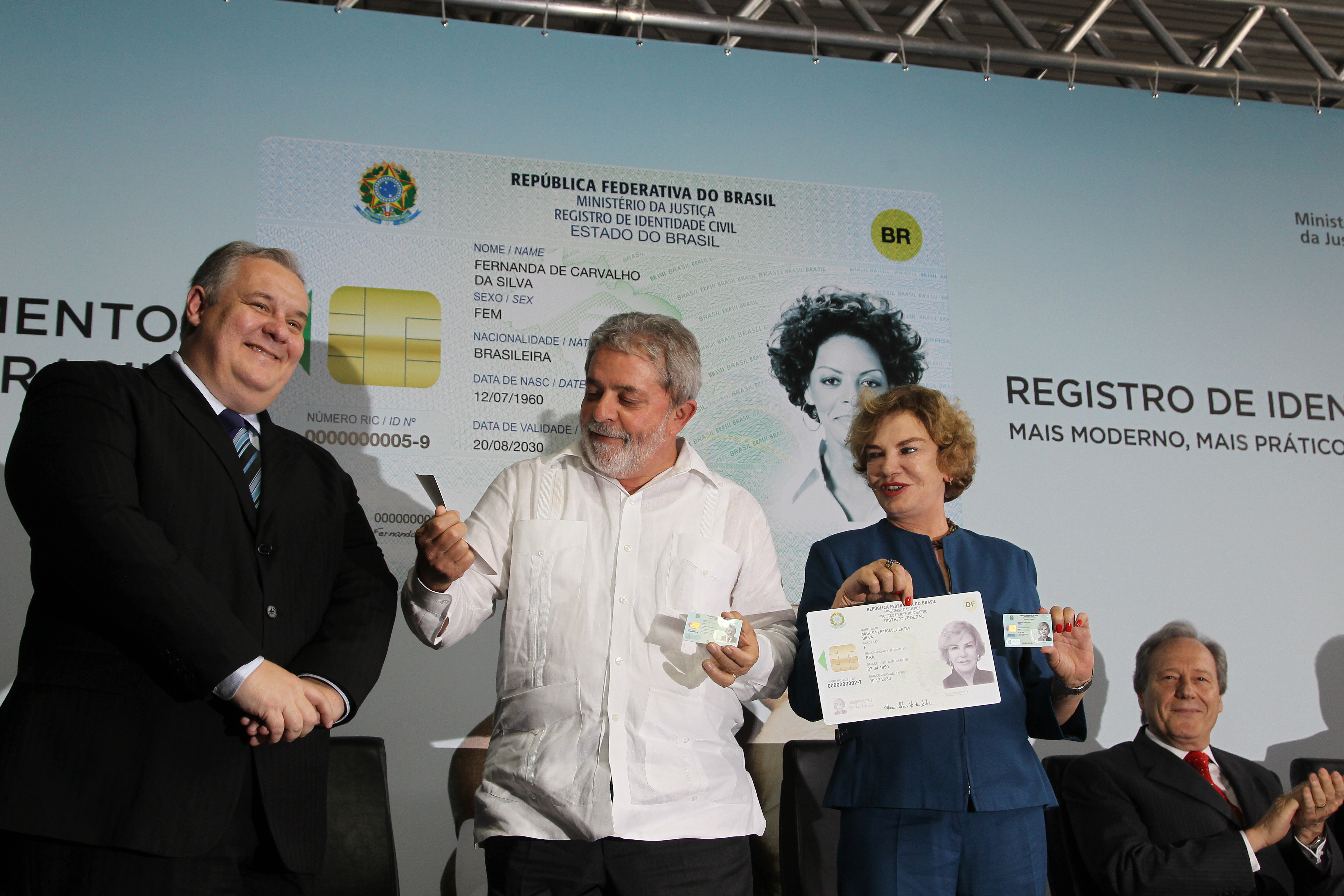 Presidente Lula e dona Marisa participam da cerimônia de lançamento do novo Registro de Identidade Civil (RIC) e posse do Conselho Nacional de Segurança Pública (CONASP) 