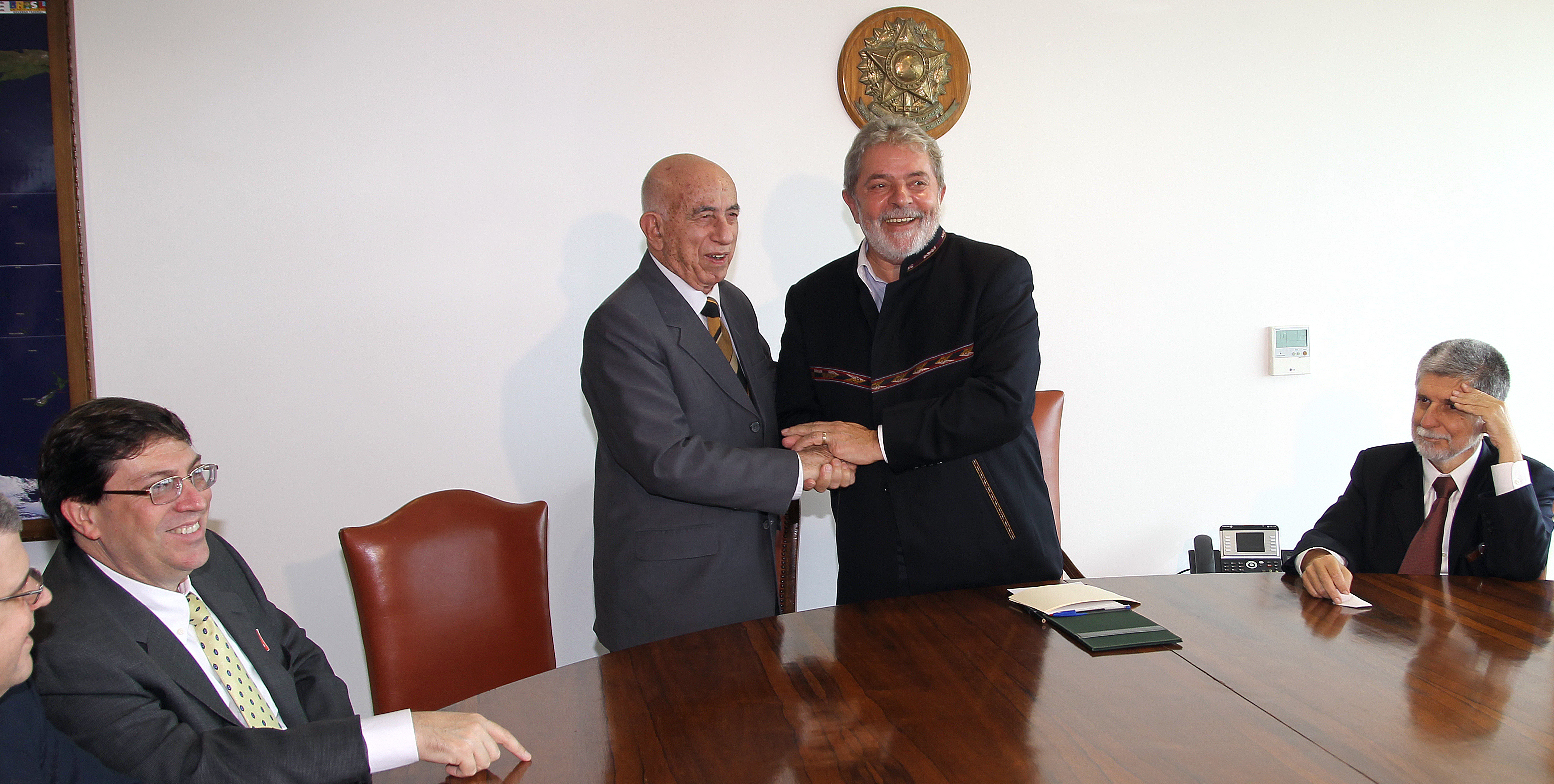 Presidente Lula e o vice-presidente do Conselho de Estado de Cuba, José Ramón Machado Ventura, durante encontro no Palácio do Planalto